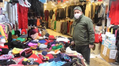 Bursalı esnaf dükkanı kapatıp koşarak evine gidiyor