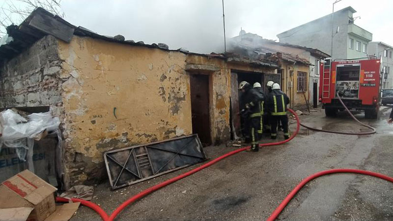 Bursa’da tek katlı binada yangın