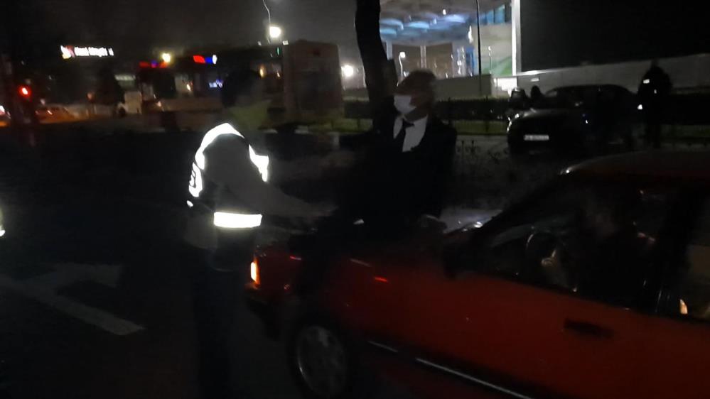 Bursa’da polisin zor anları! Aracını bağlatmamak için…