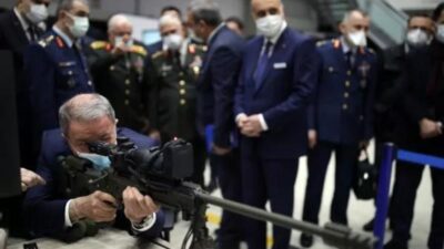 450 metre uzaklıktaki hedefi tek atışta vurdu