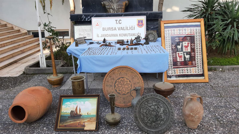 Bursa’da jandarma ekipleri tarafından Ş.Y. adlı şüphelinin evine yapılan operasyonda