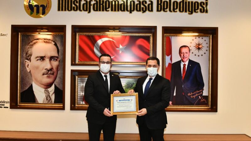 Mustafakemalpaşa Belediyesi tarafından Amasya Valisi Mustafa Masatlı’ya fahri hemşehrilik beratı