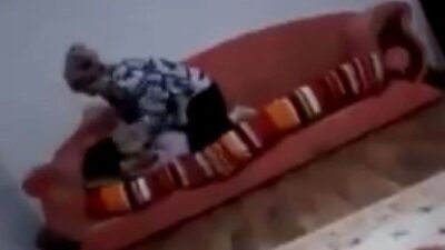 Kızını döverken kullandığı yastık ‘silah’ olarak kabul edildi