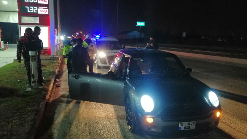 Bursa'nın İnegöl ilçesinde polisten kaçmaya çalışan otomobildeki 3 zanlının üst