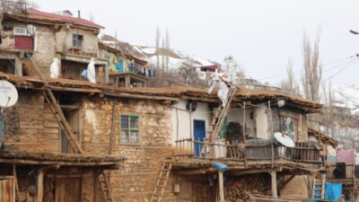 Çatıdan çatıya aşı taşıdılar