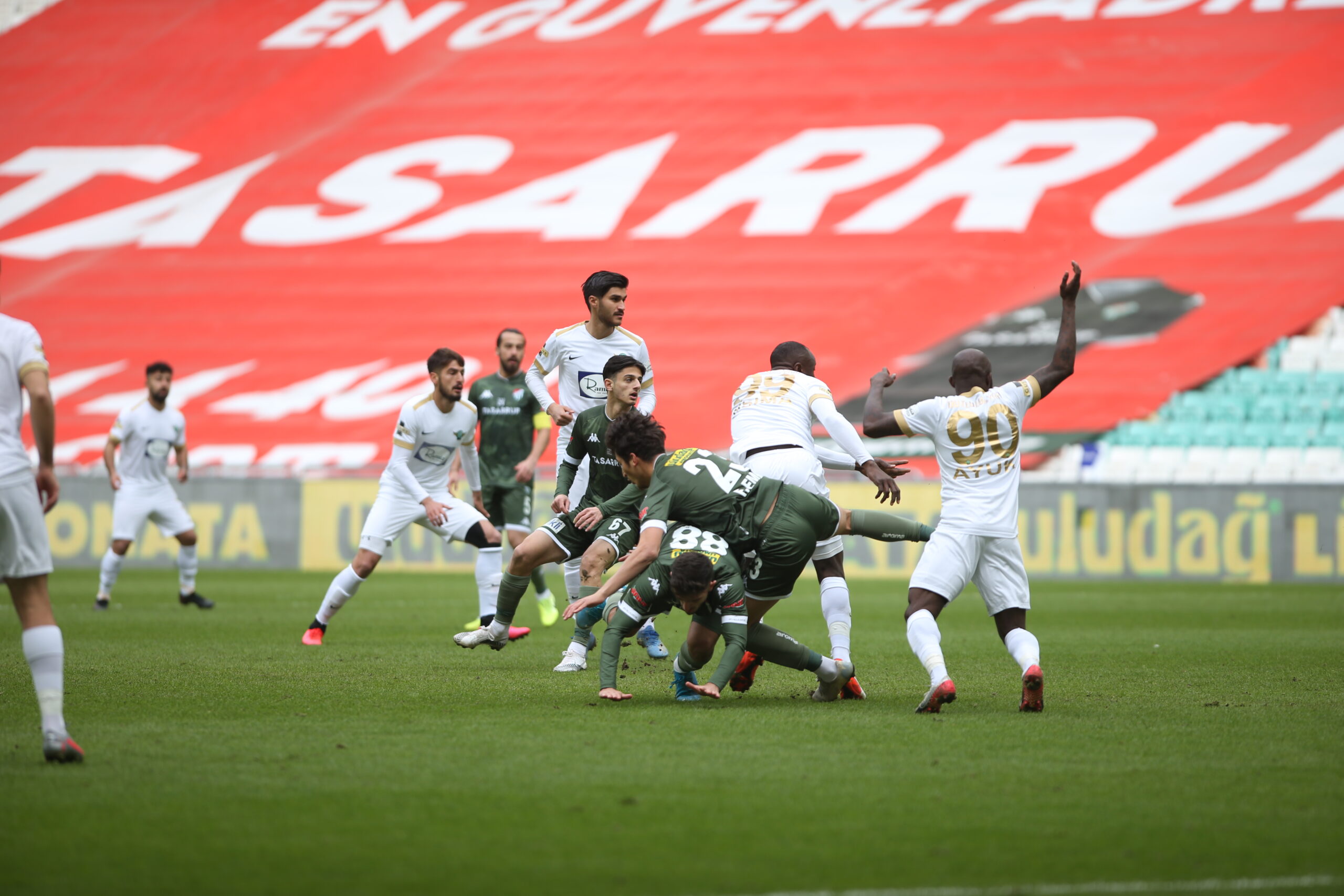 Bursaspor’dan tarihi geri dönüş!