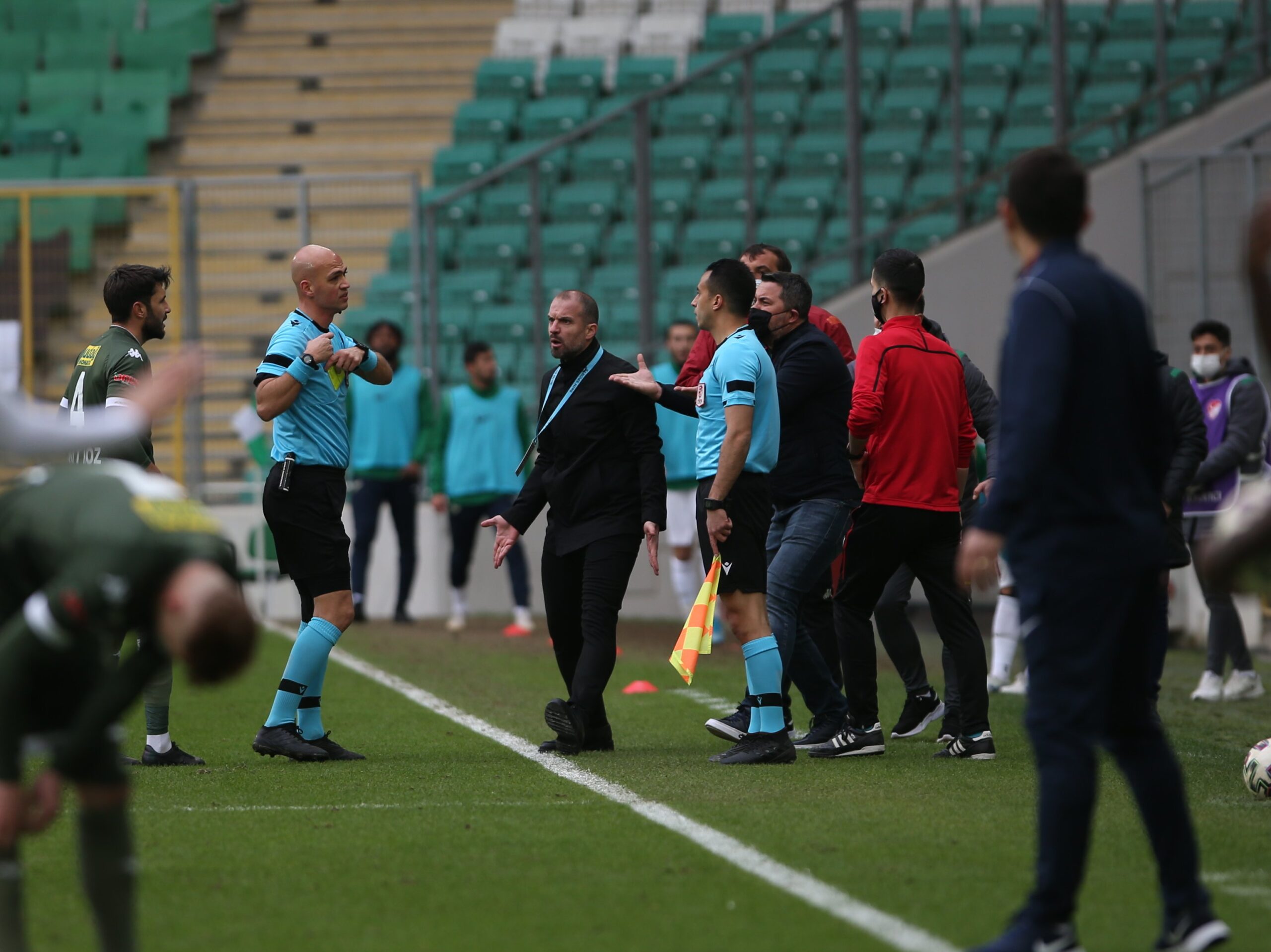 Bursaspor’da camia resmen ayaklandı! O isme büyük tepki…