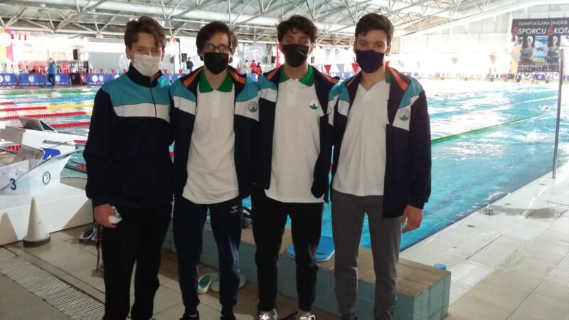 Osmangazi Belediyespor Yüzme Takımı sporcularından Batuhan Çetkin, Türkiye Turkcell Yıldızlar