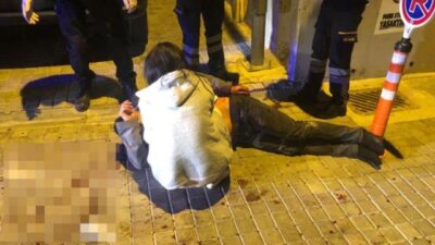 Yatak odasında annesiyle sevgilisini yakalayınca dehşet saçtı