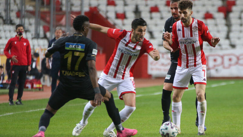 Süper Lig'in 25. haftası bugün sona eriyor... Günün ilk maçında