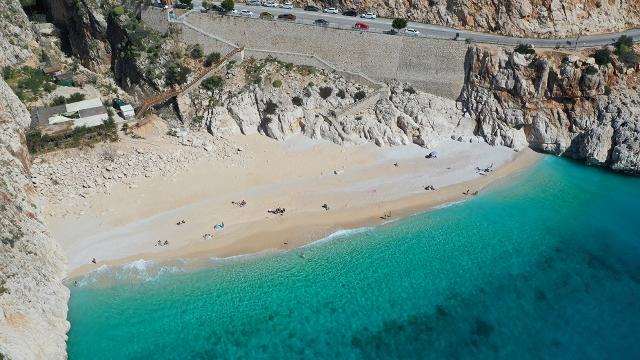 Antalya’da şubatta deniz keyfi