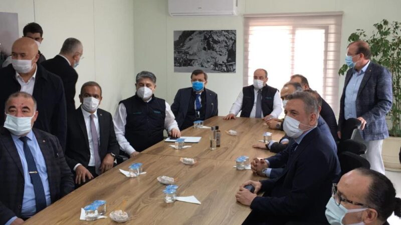 Bakan Varank’tan Gemlik’e sürpriz ziyaret… Sanayi ve Teknoloji Bakanı Mustafa Varank, Gemlik'te yapımı büyük bir