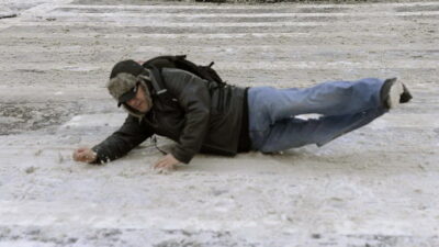 Aman dikkat! Buzlu yolda yürüme teknikleri…