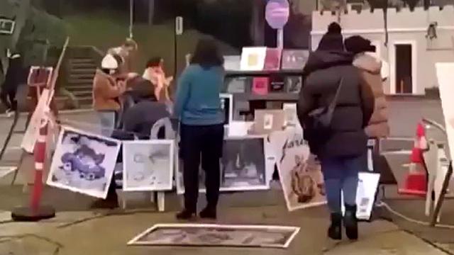 Kabe fotoğrafını yere serenlerin 3 yıla kadar hapsi istendi Kabe fotoğrafını yere serenlerin 3 yıla kadar hapsi istendi