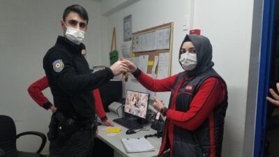 Markette bulunan 20 bin liralık altın polise teslim edildi