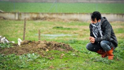 Yer: Bursa… 27 yıllık can yoldaşını mezarında da yalnız bırakmadı