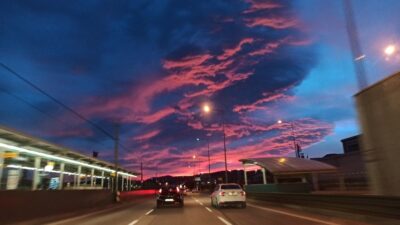 Bursa’da gökyüzü kızıla boyandı