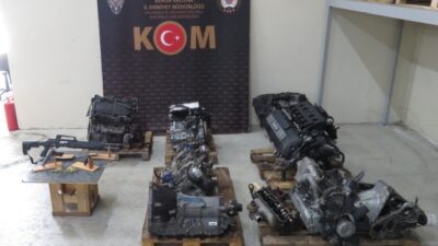 Bursa’da lüks otomobillerin yedek parçalarını yurt dışından kaçak getirerek satan şüpheliler yakalandı