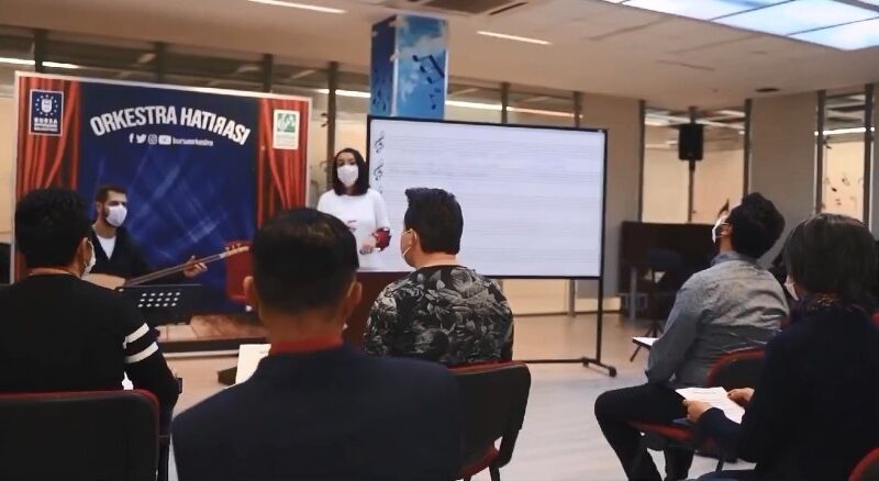 Büyükşehir Belediyesi Orkestrası’ndan türkülü korona mesajı Bursa Büyükşehir Belediyesi Orkestrası’nın pandemi sürecinde Covid-19 salgını için hazırladığı