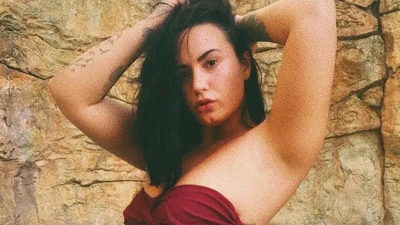 Ünlü şarkıcı 3 kez felç ve kalp krizi geçirdi Ünlü şarkıcı 3 kez felç ve kalp krizi geçirdi