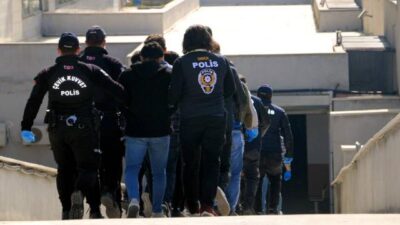 15 kişiyi 60 bin lira dolandırmışlar