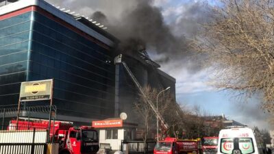 5 katlı fabrikada yangın