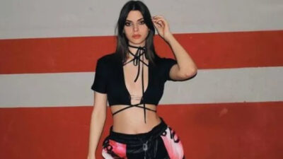 Defne Samyeli’nin 17 yaşındaki kızı Derin Talu’dan olay poz