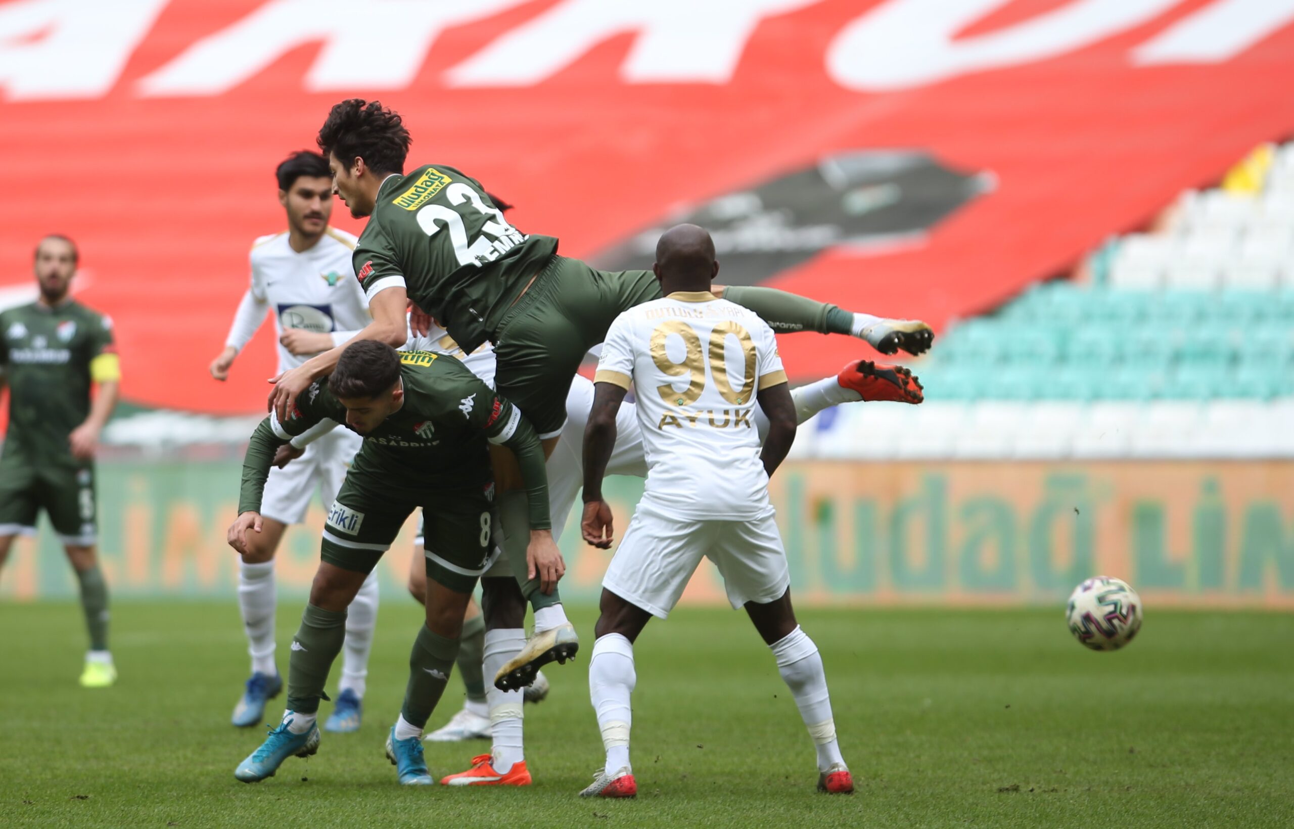 Bursaspor’u yakan iki hareket oyundan aldırdı!