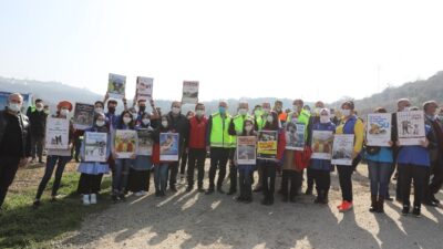 Gönüllüler sokak hayvanları için sokaklara indi