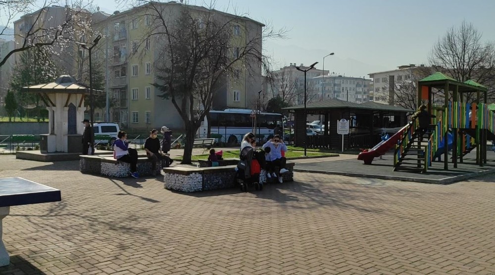 Sıcak hava Bursalılara kısıtlamayı unutturdu!