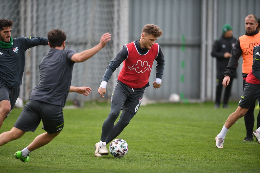 Timsah’ın keyfi kaçtı! Hazırlıklar tatsız başladı… Timsah’ın keyfi kaçtı! Hazırlıklar tatsız başladı…