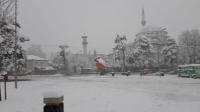 İnegöl’de kar yağışı etkili oluyor