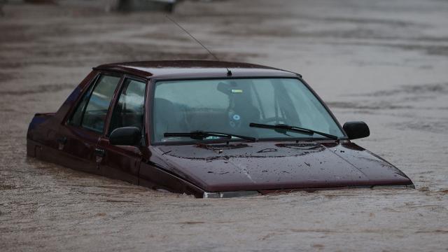 İzmir’de şiddetli yağış can aldı: 1 ölü