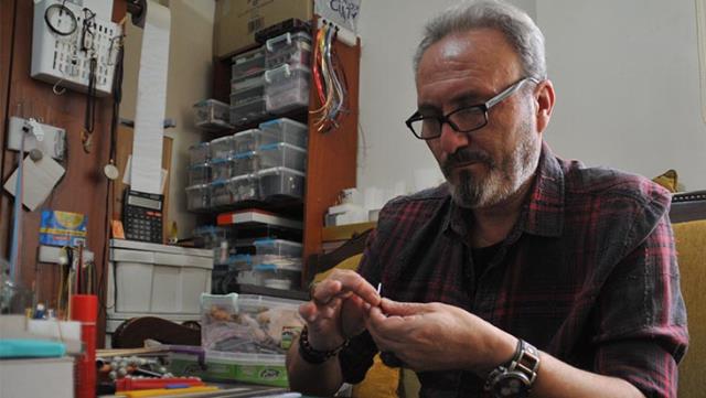 Atık kağıtlardan padişahların fotoğraflarının işlendiği tespihin fiyatı dudak uçuklatıyor Atık kağıtlardan padişahların fotoğraflarının işlendiği tespihin fiyatı dudak uçuklatıyor