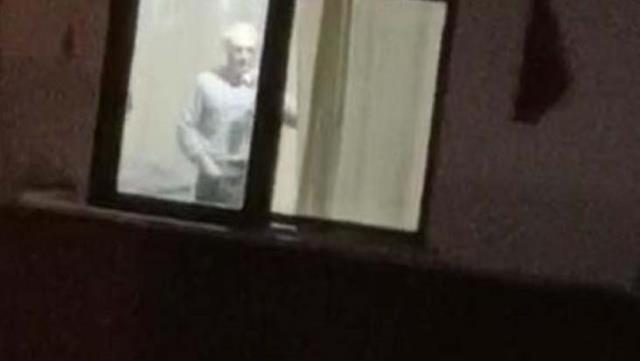 Mide bulandıran olay! Karşı apartmandaki kadınlara bakıp… Mide bulandıran olay! Karşı apartmandaki kadınlara bakıp…