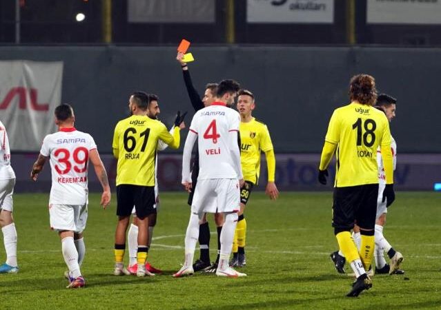 İstanbulspor Kulübü, TFF 1. Lig'de Yılport Samsunspor'a 1-0 yenildikleri karşılaşmada