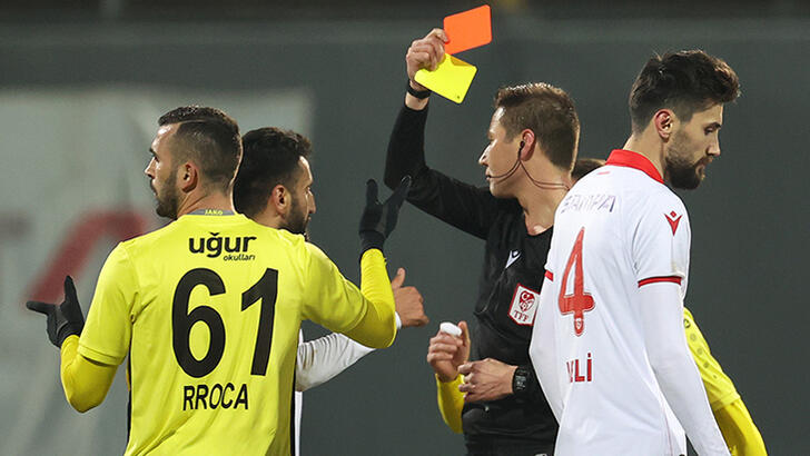 TFF 1. Lig ekibi İstanbulspor, Yılport Samsunspor'a 1-0 yenildikleri maçın