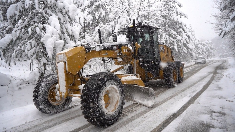 Kestel’de karla mücadele ekipleri aralıksız çalışıyor