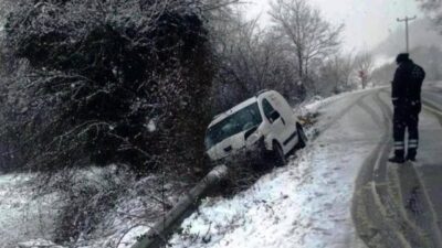 Direğe çarpan araç 11 mahalleyi enerjisiz bıraktı