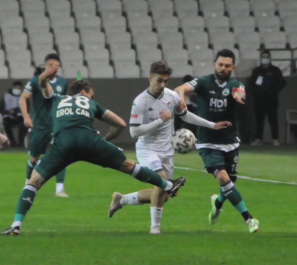 Bursaspor istedi ama olmadı! 12 eksikle Giresunspor’a korku saldı… Bursaspor istedi ama olmadı! 12 eksikle Giresunspor’a korku saldı…