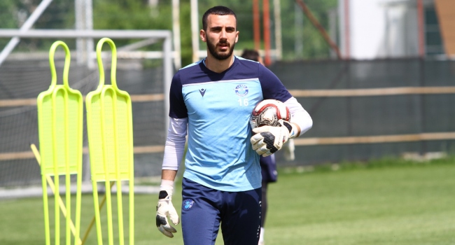 TFF 1. Lig ekiplerinden Adana Demirspor, Muhammed Şengezer'i renklerine bağladı.