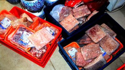 Markette skandal görüntü! 250 kilo bozulmuş et ele geçirildi