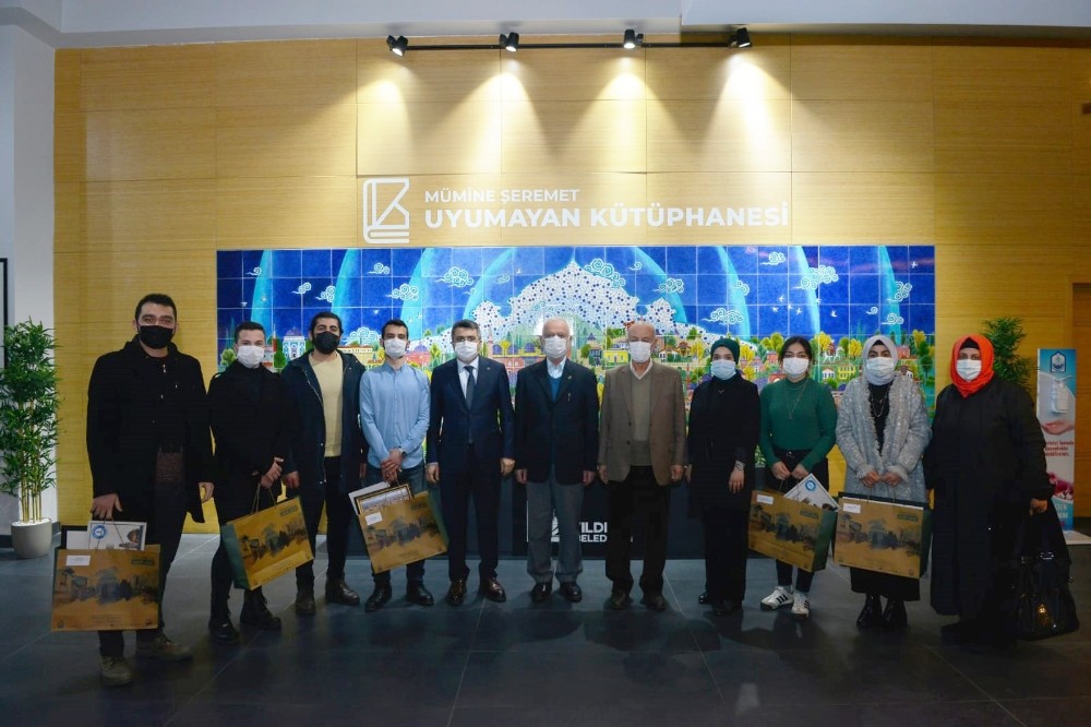 Mehmet Akif İnan şiirlerini okuma yarışmasında ödüller sahiplerini buldu