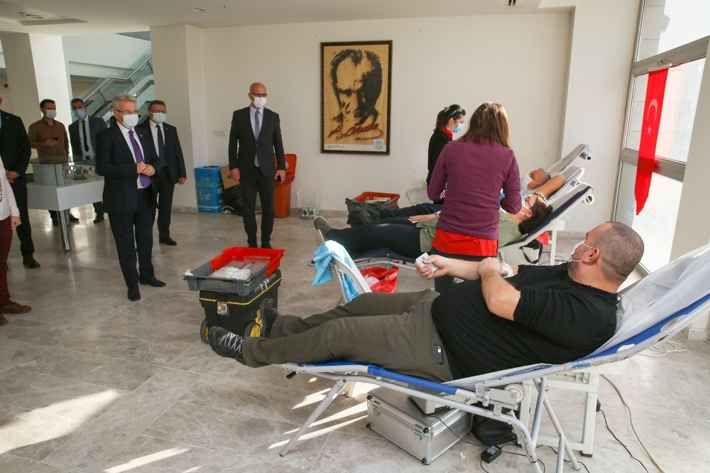 Nilüfer Belediyesi çalışanlarından kan bağışı