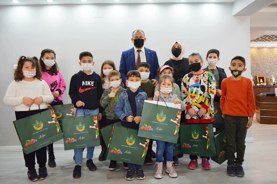 Bursalı minik öğrencilerden insanlık dersi!