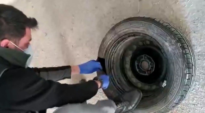 Bursa’da otomobil lastiğinden bir kilo kokain çıktı
