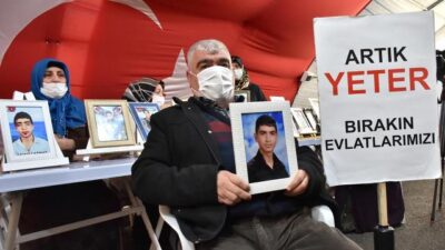 Evlat nöbetine bir aile daha katıldı