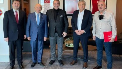 Bursalı yöneticisi Mustafa Çağlar'ın da hazır bulunduğu toplantıya Bursaspor Başkanı