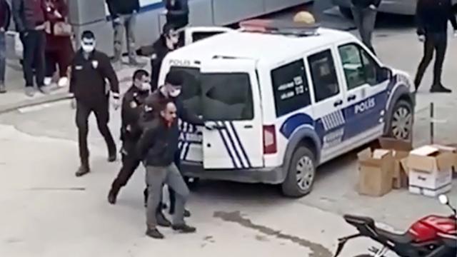 Kızını boğazından bıçakladı, ‘Öldürme kastım yoktu’ dedi