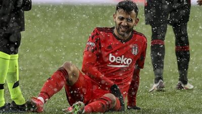 Beşiktaş Kulübü, Cezayirli futbolcu Rachid Ghezzal'ın sakatlığı ile ilgili açıklama